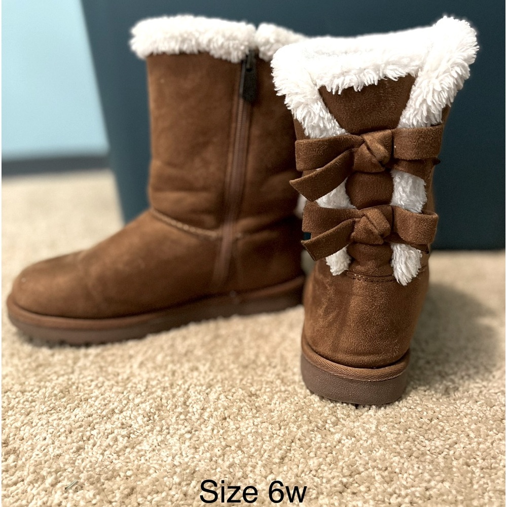 Jessica Cline winter boots. 6w very comfortable